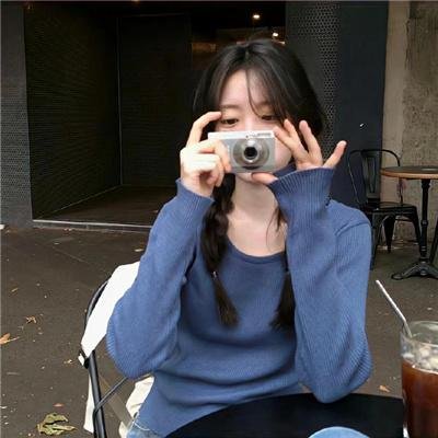 带剑女孩